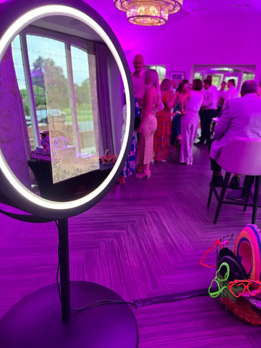 beauty-selfie-mirror-colshaw-hall beauty selfie mirror colshaw hall