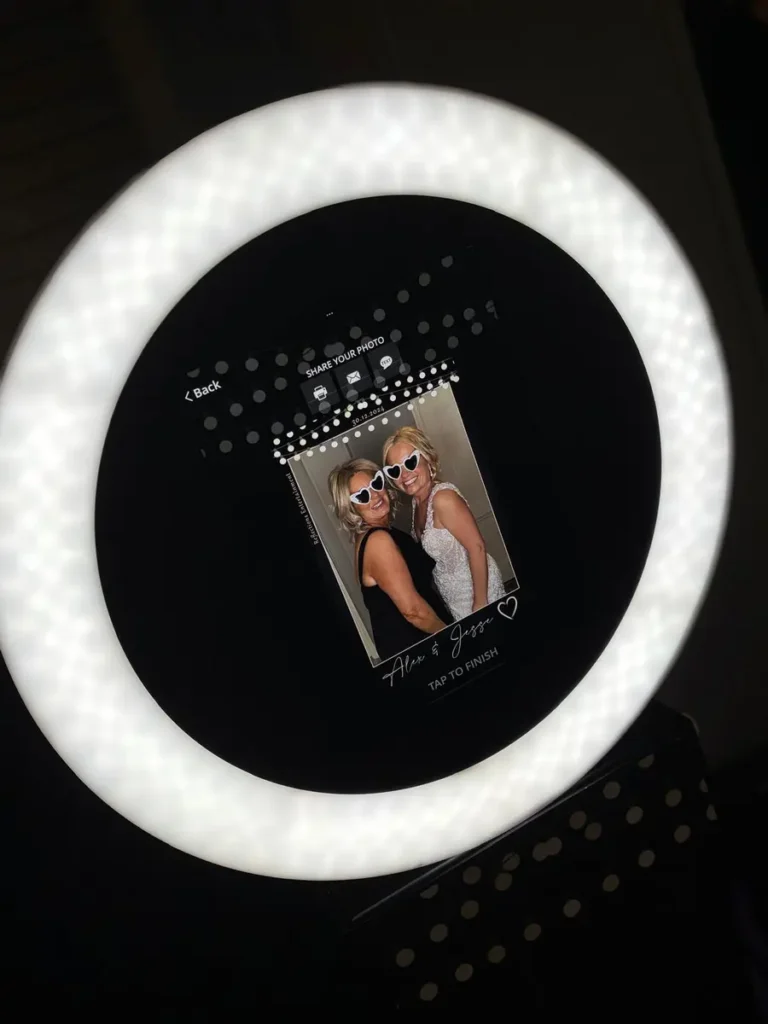 phone photo booth delta hotel