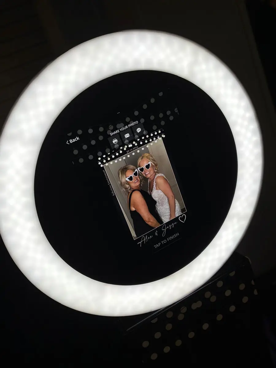 phone-photo-booth-delta-hotel phone photo booth delta hotel